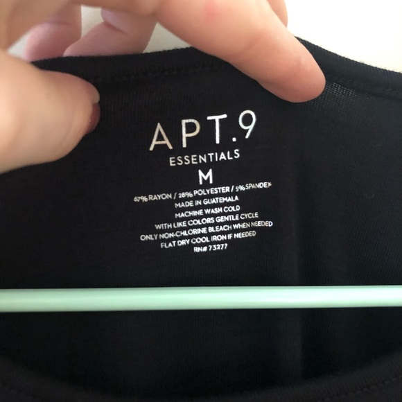 Basic black tee - Picture 3 of 4